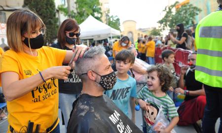 Rapada solidaria contra el càncer a Terrassa Alberto Tallón 32