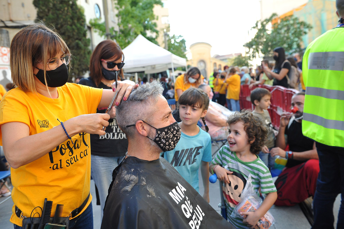 Rapada solidaria contra el càncer a Terrassa Alberto Tallón 32