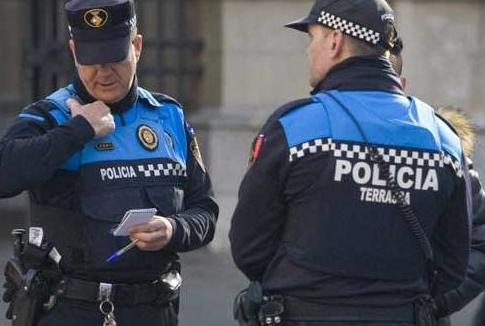 Policia Municipal patinet elèctric a la Plaça Vella