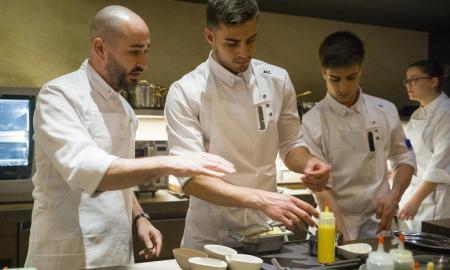 El xef terrassenx Artur Martínez al restaurant Aürt de Barcelona