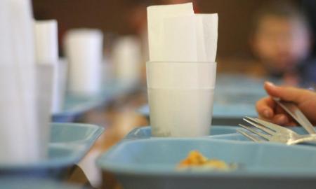 Comedor escolar becas comedor comedores niños comiendo comida Colegio El Vallès