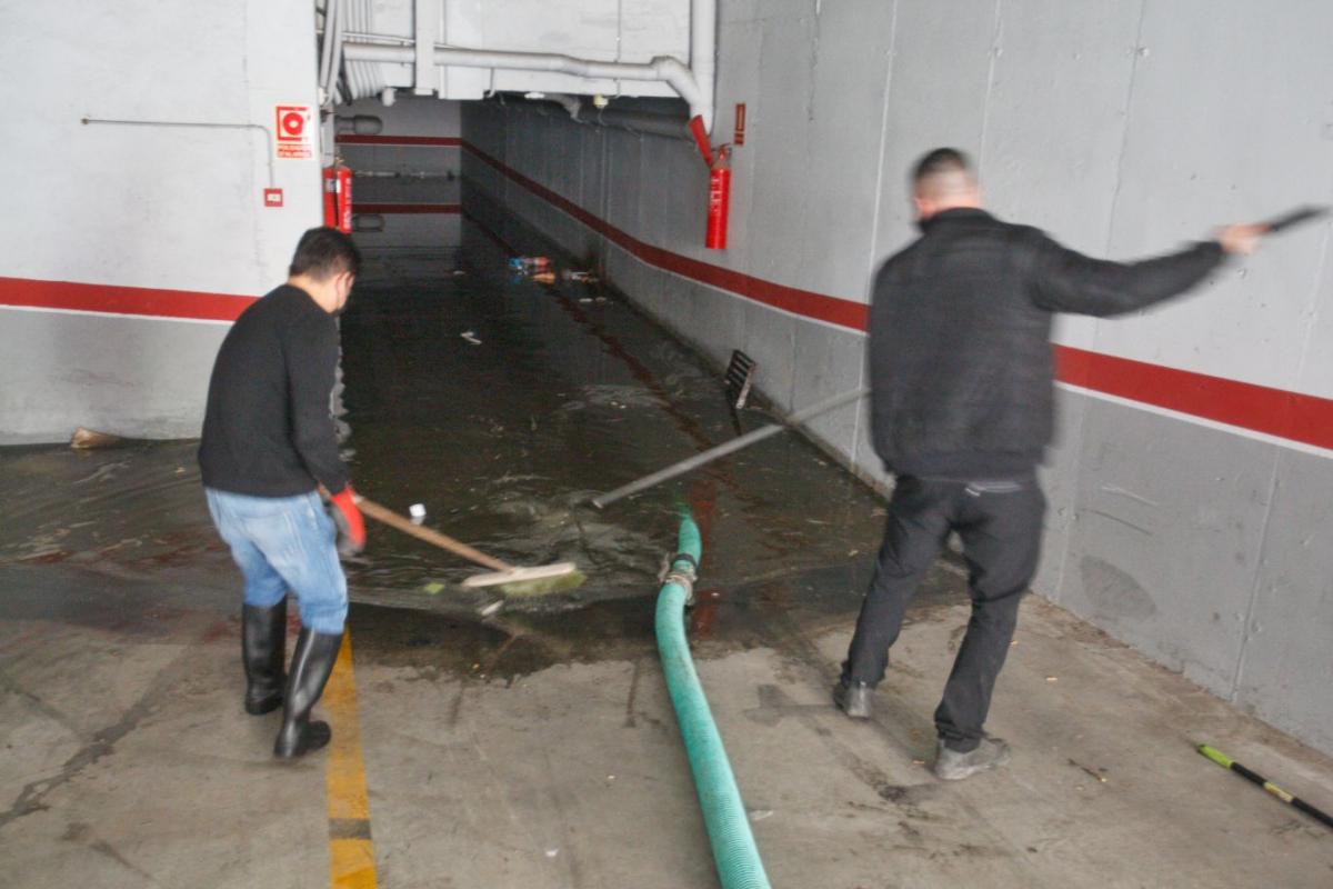 Excrements en aparcament a Terrassa