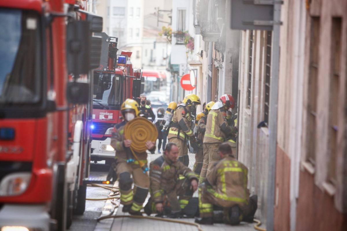 Bombers incendi carrer Topete