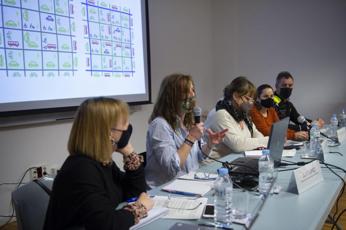 Reunió de veïns dels carrers Galileu i Arquímedes Alberto Tallón (1)