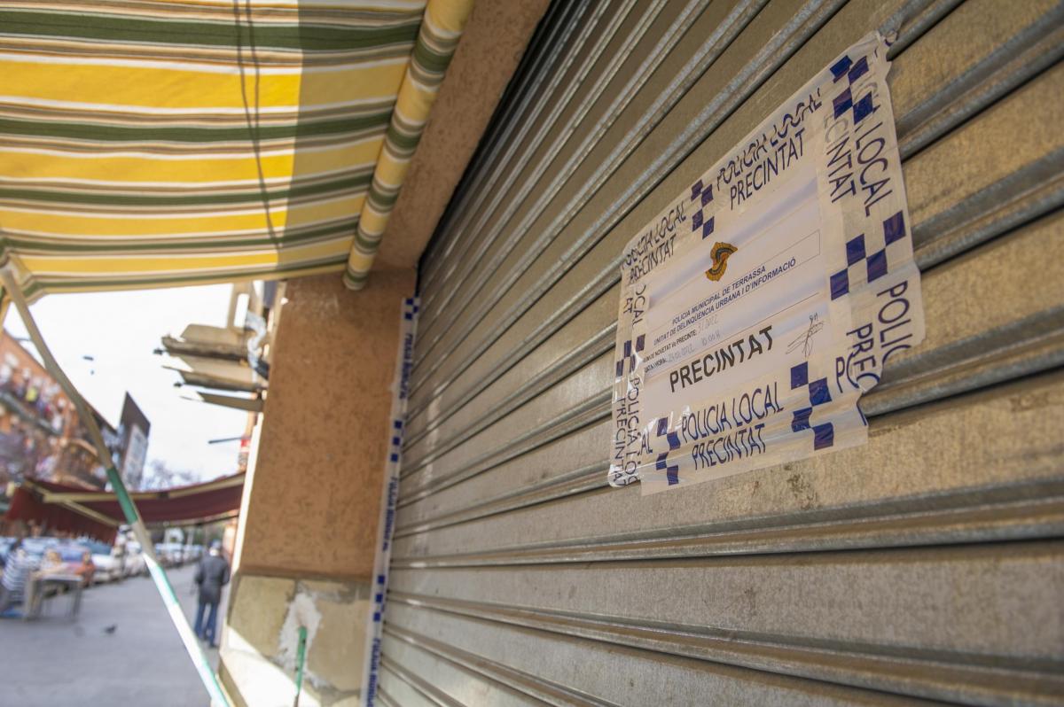 carenisseria precintada per tenir la llum punxada carrer Sant Cosme Alberto Tallón (4)