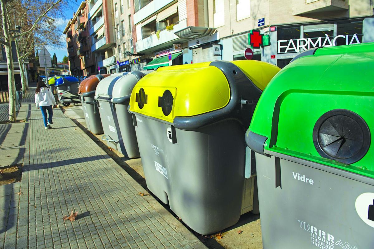 contenidors càrrega lateral Can Boada grups Lluís Companys plaça Agustí Bartra Alberto Tallón (9)