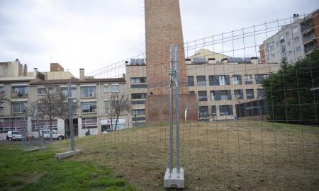 plaça de l'anònima xemeneia saphil amb zona vallada Alberto Tallón (2)