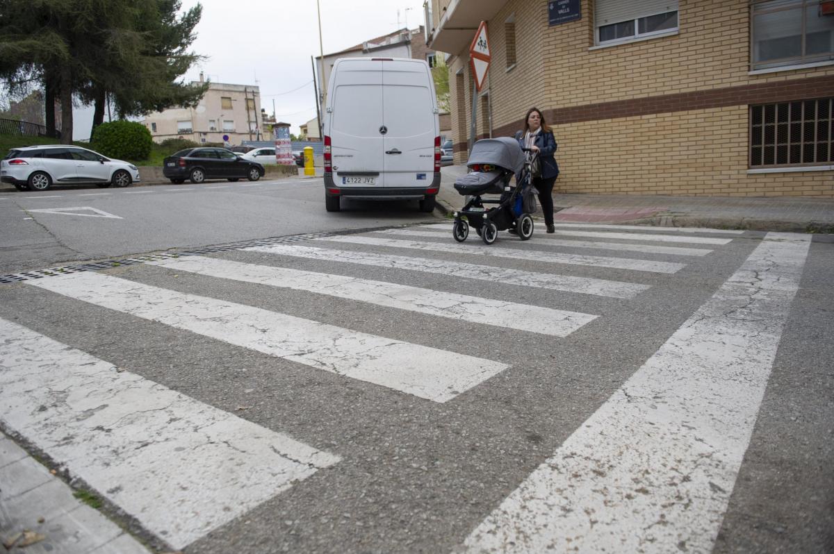 Pas de zebra plaça del segle XX amb carrer Valls Alberto Tallón (2)