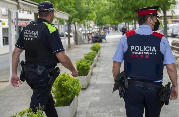 policia de barri binomi mossos d'esquadra policia municipal sant pere nord Alberto Tallón (3)