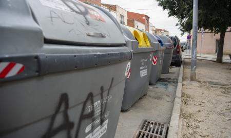 Contenidors carrer de la Pineda Alberto Tallón (1)