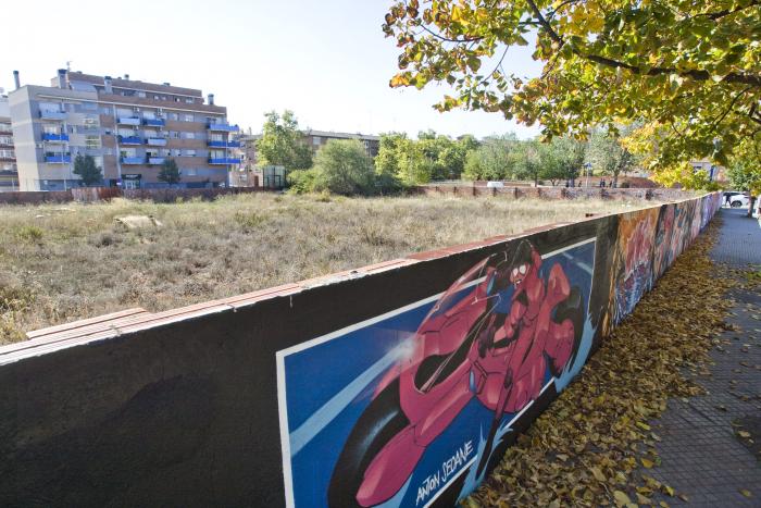 Grafiti al solar de la Plaça de la Constitució de Terrassa Nebridi Aróztegui (9) (1)