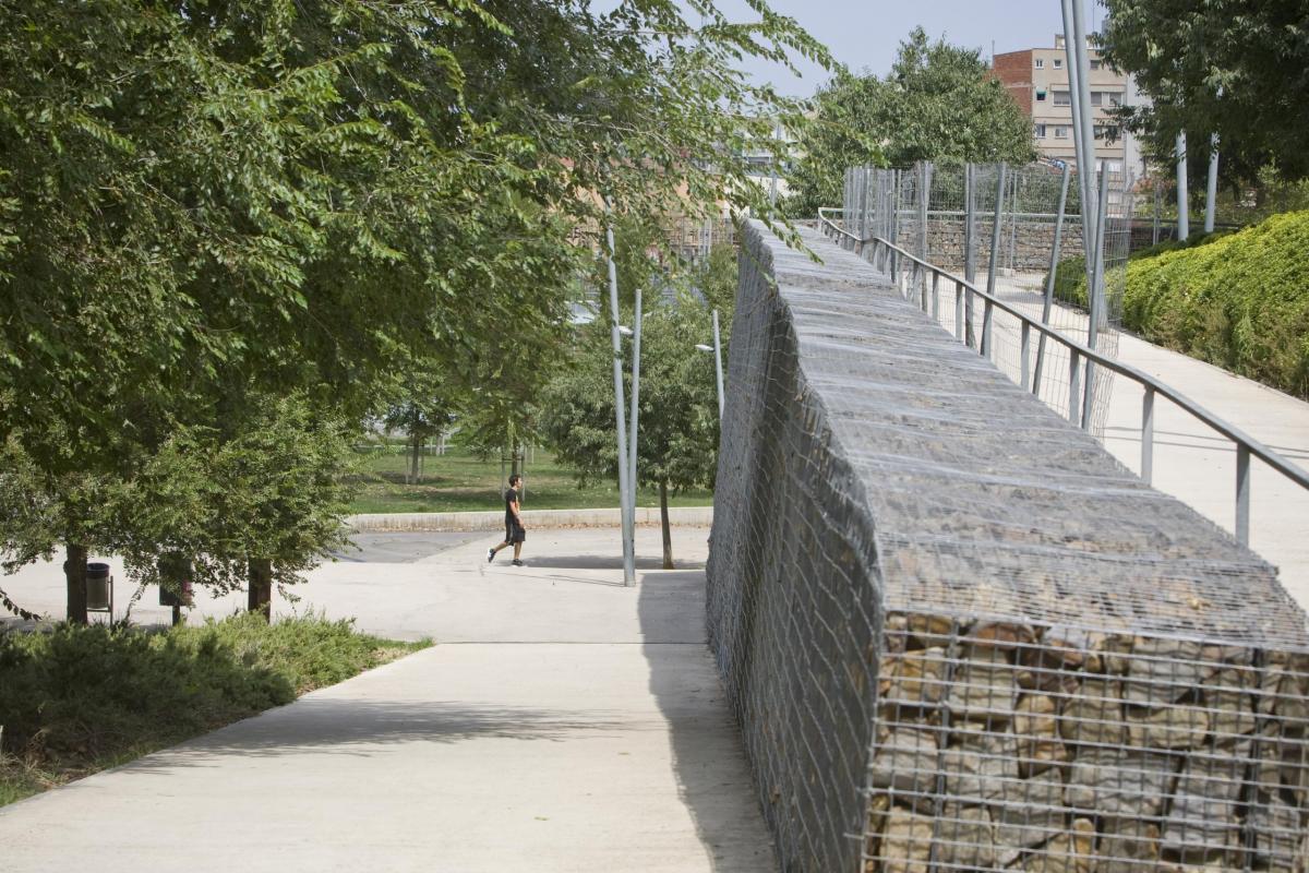 Mur engabiat a Vallparadís zona Carrer Morella a Can Palet Nebridi Aróztegui (3)