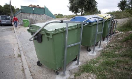 Contenidor amb protecció contra els Senglars al Carrer de Grecia de Can Parellada Nebridi Aróztegui (4)