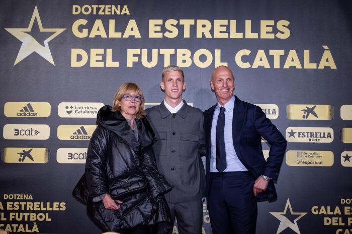 El futbolista, amb els seus pares